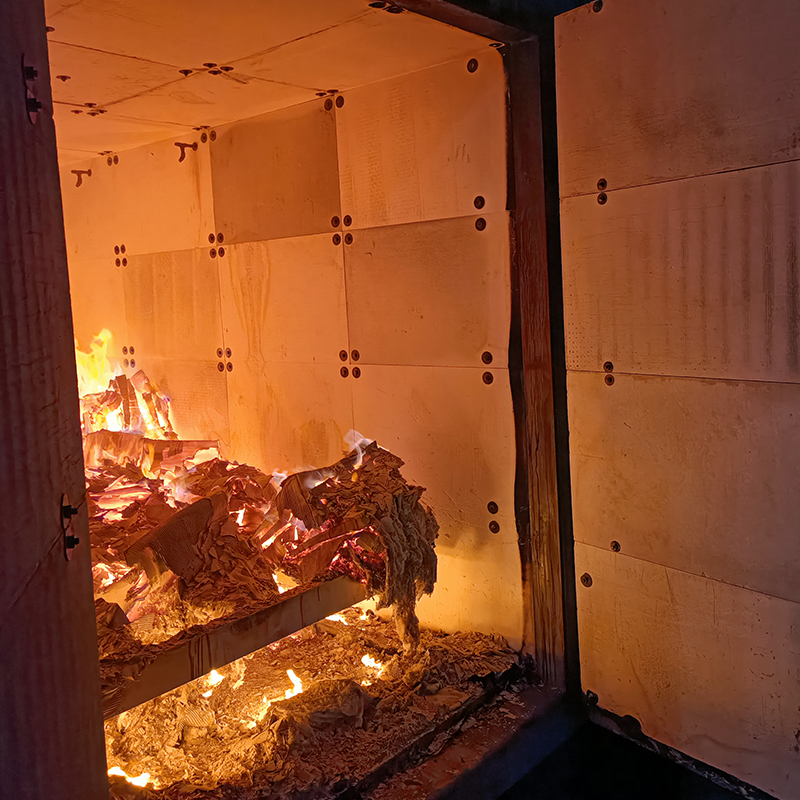 Four à pyrolyse et cabine de nettoyage