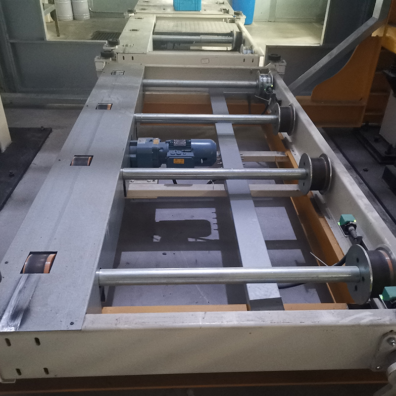 Ligne d'automatisation de tables à rouleaux